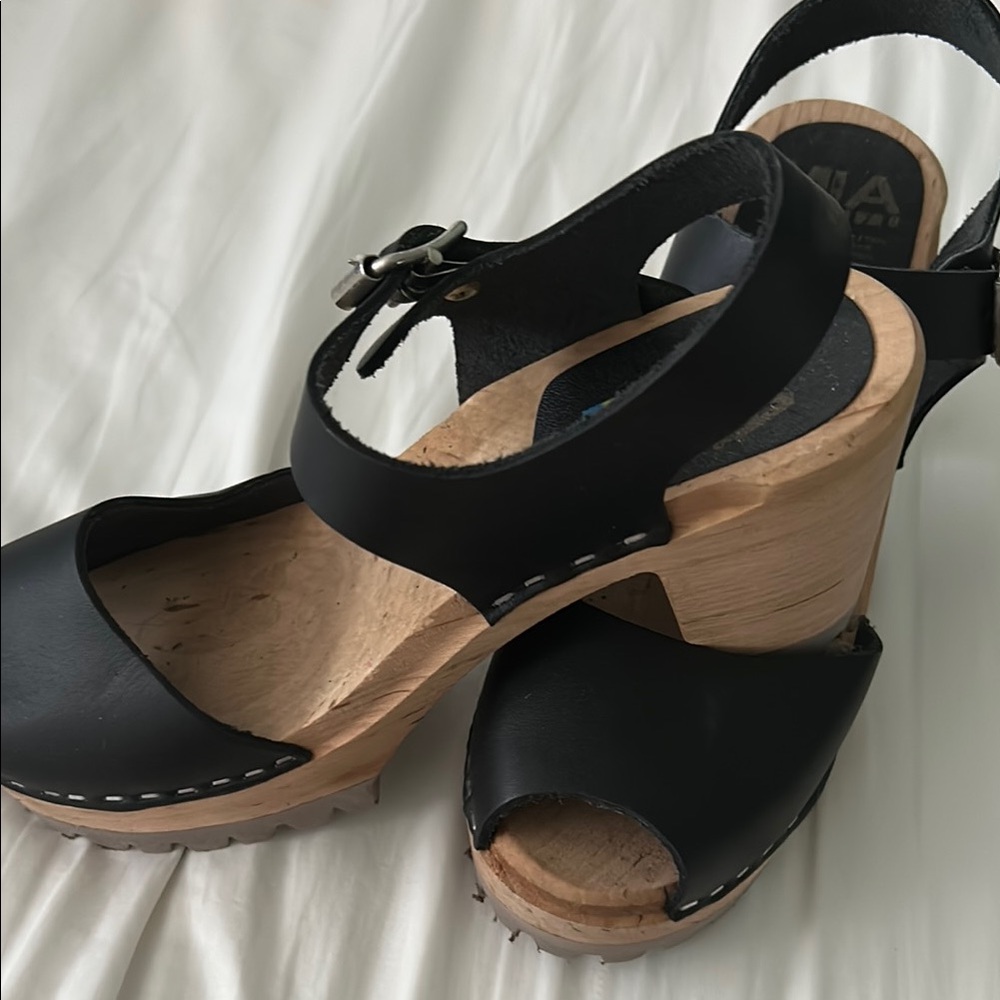 Elegant Black Leather Mules with Wooden Heel